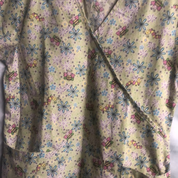 Faux wrap scrub top butterfly caterpillar small tie back waist green - Picture 4 of 11